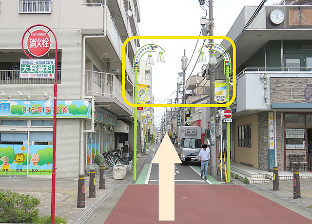３・蒲生駅前商店会の道を真っすぐ進みます